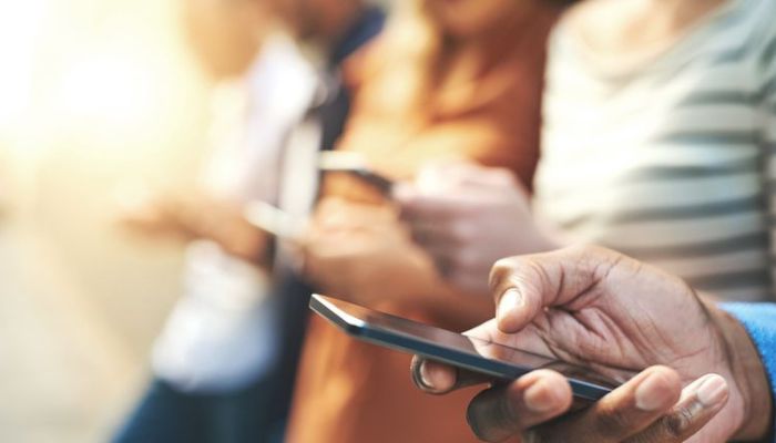Mobile internet boom bypasses six in 10 Nigerian women